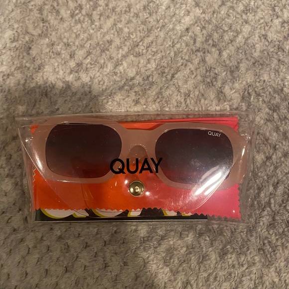 QUAY Hyped Up Sunglasses in Blush (Like New, Barely Used) - Picture 5 of 7